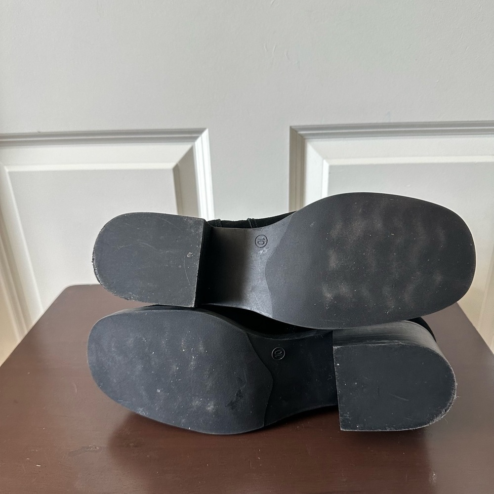 Blondo Black Cassidie Waterproof Suede Low Heel Booties Size 10 - Picture 8 of 8
